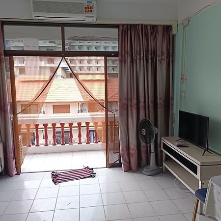 Sv. House Hotell Jomtien Beach Exteriör bild