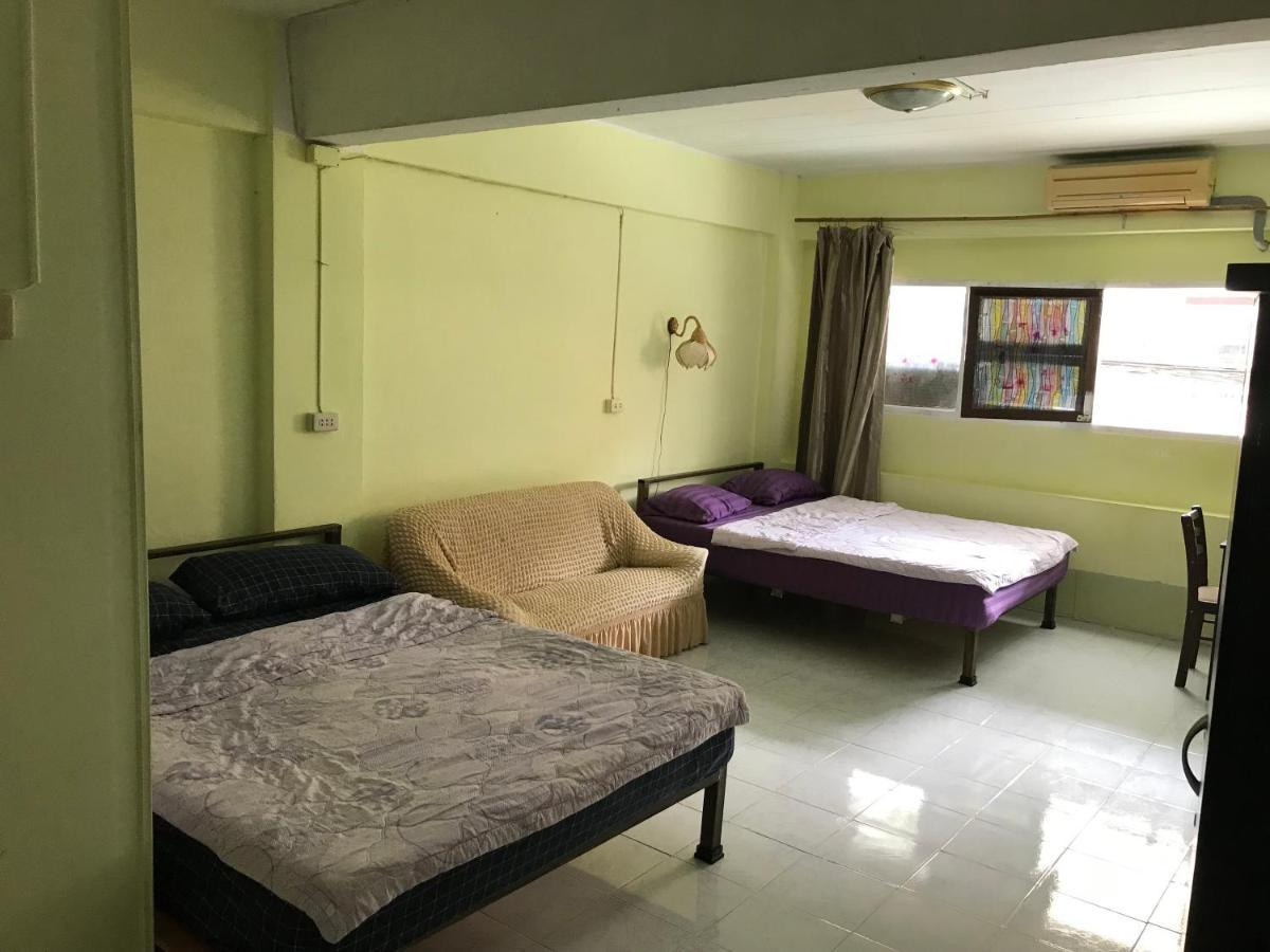 Sv. House Hotell Jomtien Beach Exteriör bild